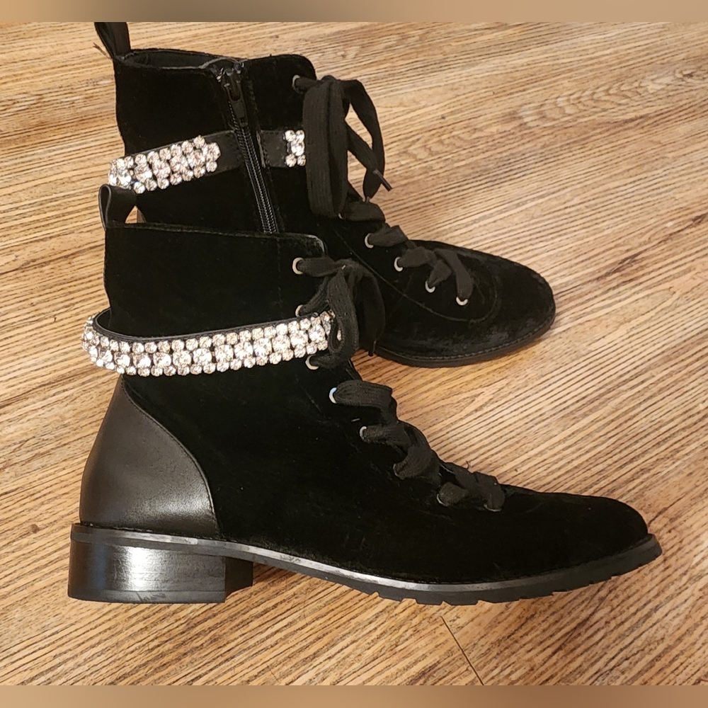 Sizs. 10. White House Black. Welvet FlatBoot With Bhinestones Retail 199$